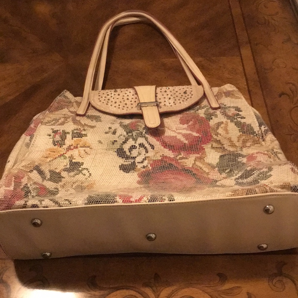 Tapestry handbag in excellent condition